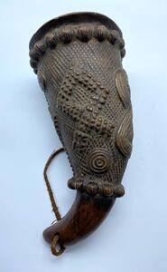 Rare DRC drinking horn from the Luba people. 