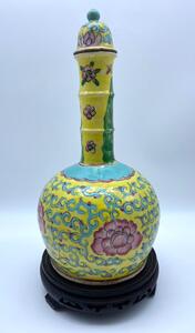 Antique Chinese porcelain Straits vase 