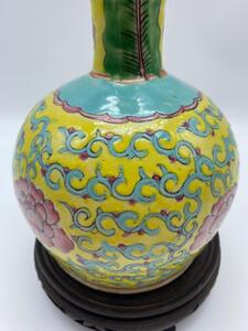 Antique Chinese porcelain Straits vase 