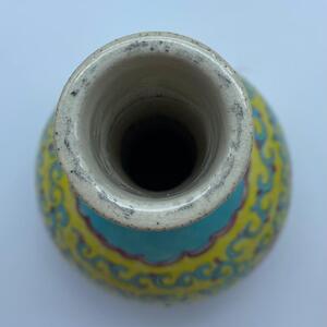 Antique Chinese porcelain Straits vase 