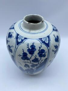 Antique Kangxi style Long Eliza Delft ovoid vase 