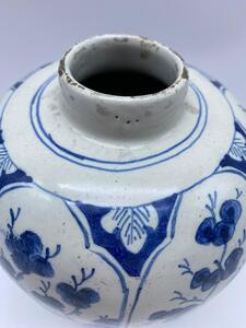 Antique Kangxi style Long Eliza Delft ovoid vase 