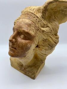 Antique terre cuite Brunhild statue 