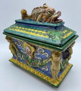 Zulimo Aretini antique majolica Renaissance style casket 