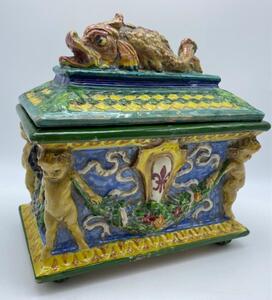 Zulimo Aretini antique majolica Renaissance style casket 