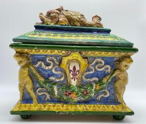 Zulimo Aretini antique majolica Renaissance style casket 