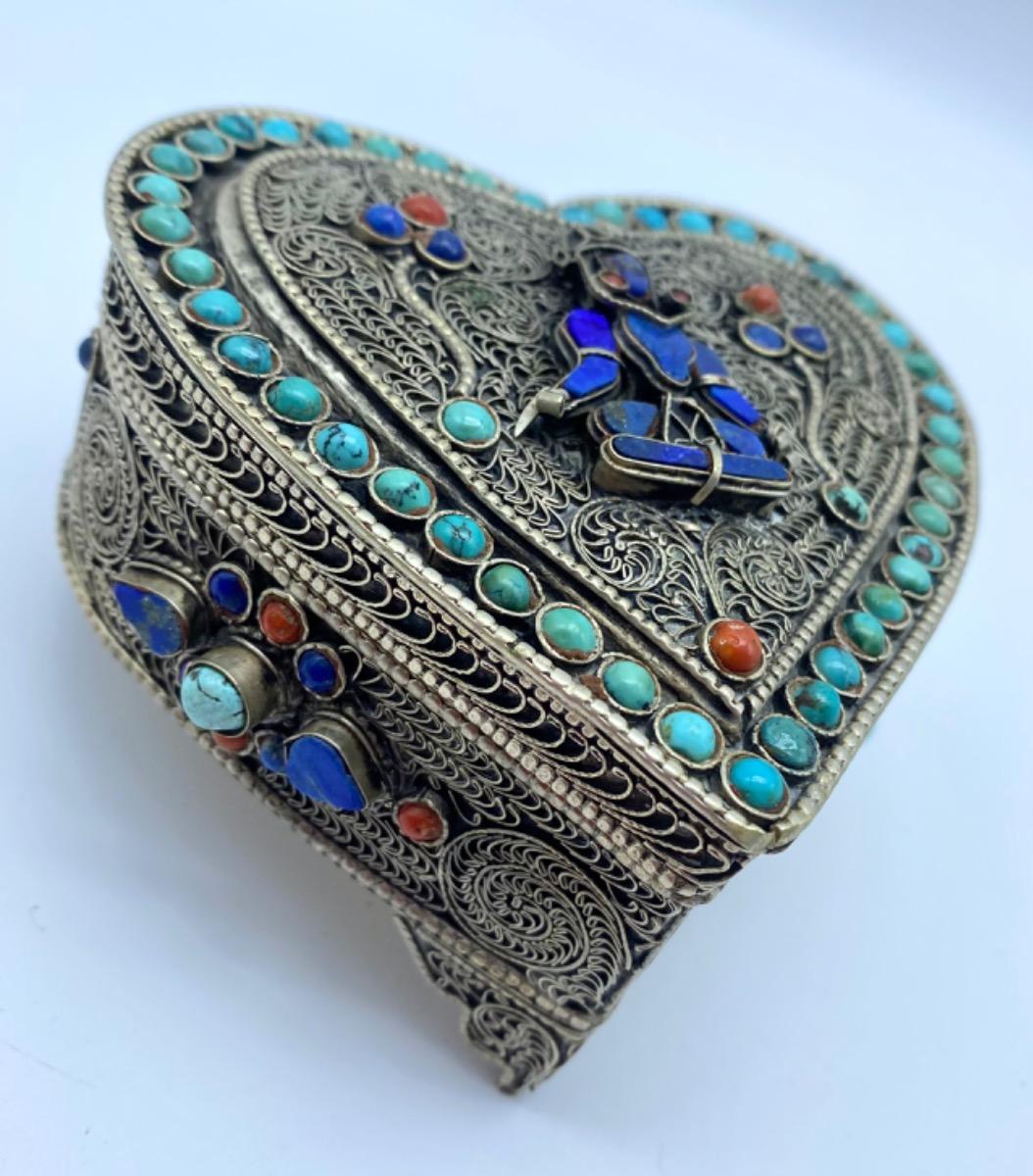 Tibet heart shaped silver coral lapis turkoois box with Buddha 