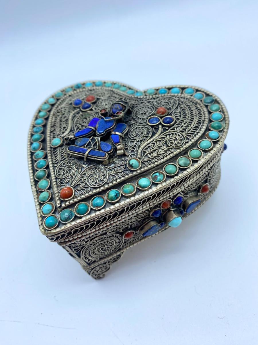 Tibet heart shaped silver coral lapis turkoois box with Buddha 