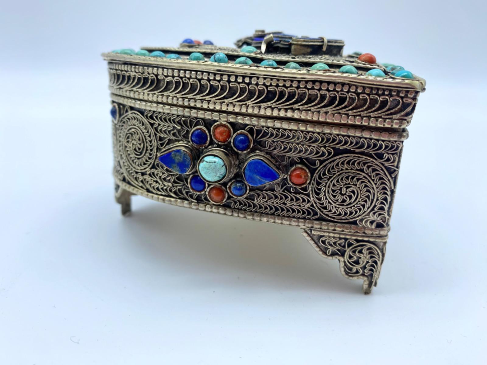 Tibet heart shaped silver coral lapis turkoois box with Buddha 