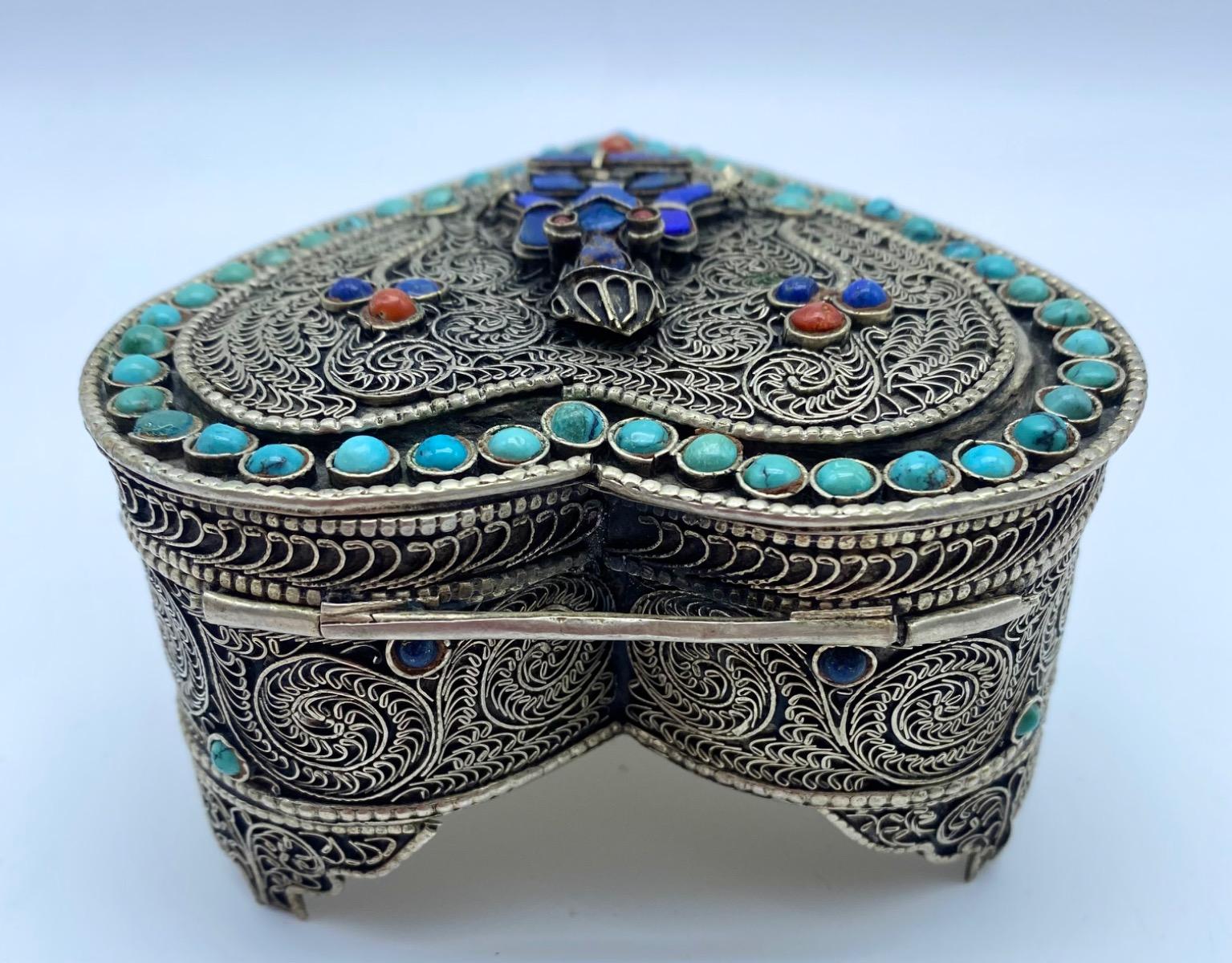 Tibet heart shaped silver coral lapis turkoois box with Buddha 