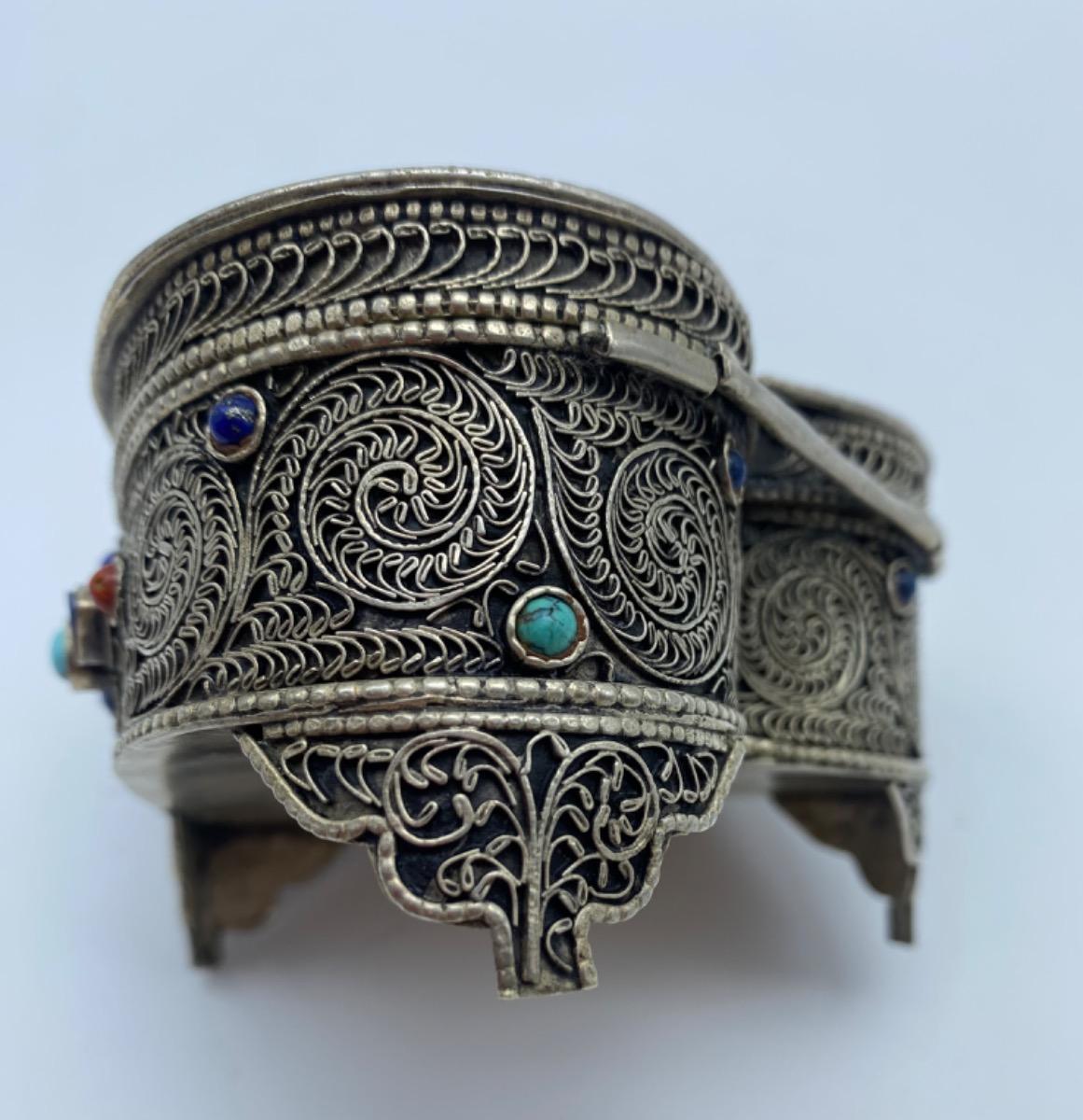 Tibet heart shaped silver coral lapis turkoois box with Buddha 