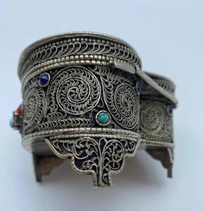 Heart shaped filigree silver Tibetan Buddha box 