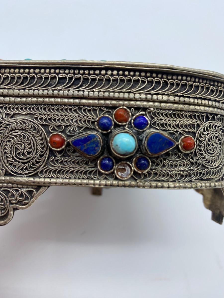 Tibet heart shaped silver coral lapis turkoois box with Buddha 
