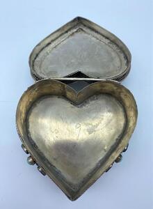 Heart shaped filigree silver Tibetan Buddha box 