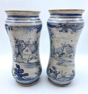 A near pair of antique Savona majolica albarelli 