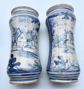 A near pair of antique Savona majolica albarelli 