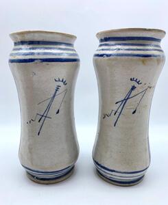 A near pair of antique Savona majolica albarelli 