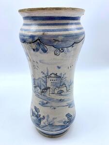 A near pair of antique Savona majolica albarelli 