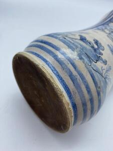 A near pair of antique Savona majolica albarelli 