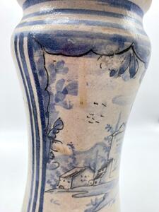 A near pair of antique Savona majolica albarelli 