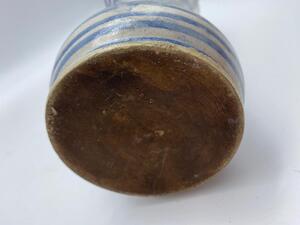 A near pair of antique Savona majolica albarelli 