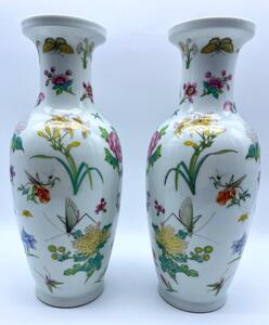 A pair of Chinese Famille rose porcelain vases 