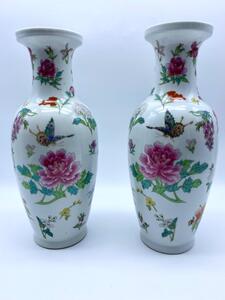 A pair of Chinese Famille rose porcelain vases 