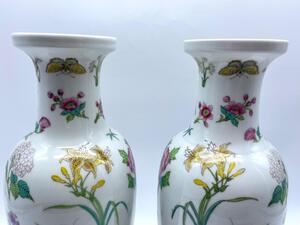 A pair of Chinese Famille rose porcelain vases 