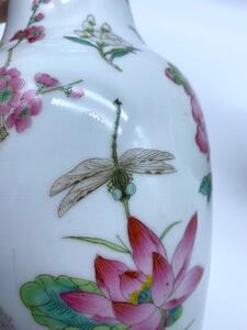 A pair of Chinese Famille rose porcelain vases 