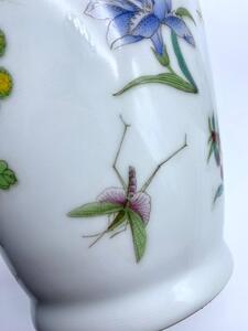 A pair of Chinese Famille rose porcelain vases 