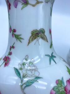 A pair of Chinese Famille rose porcelain vases 