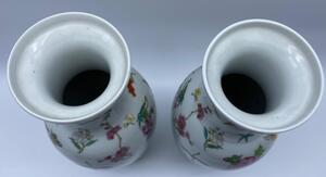 A pair of Chinese Famille rose porcelain vases 